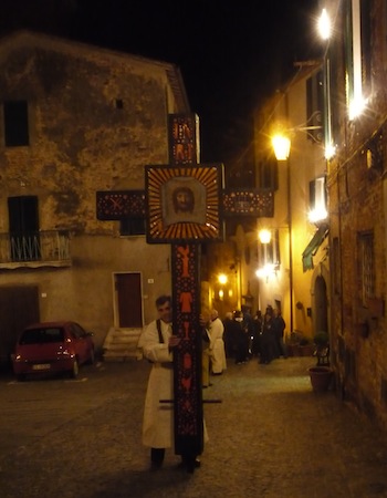 A Monteleone d'Orvieto si rinnova il tradizionale rito della Processione del Cristo Morto