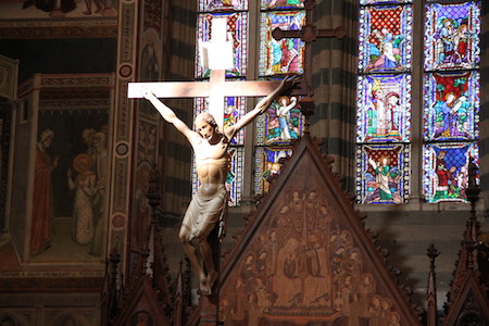 Veglia pasquale nel Duomo di Orvieto. Il messaggio del vescovo Benedetto Tuzia
