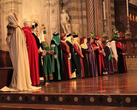 Festeggiamenti in Piazza Duomo con il Corteo delle Dame