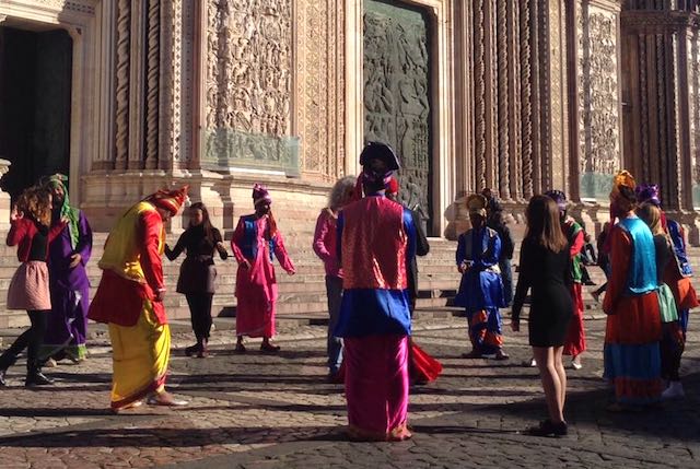 Danze indiane in Piazza Duomo, Orvieto diventa set per un videoclip