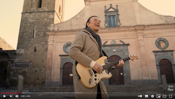 "Resistere", fuori il video di Dodi Battaglia interamente girato a Civita di Bagnoregio