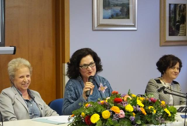 Presentato il libro "Metamorfosi". Da una bottiglia di plastica sboccia un nuovo fiore