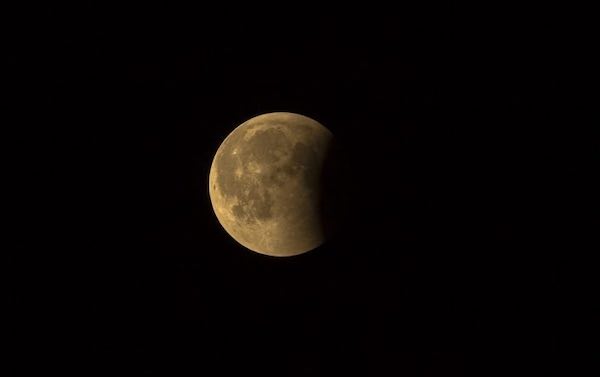 Eclissi di Luna da ammirare a Titignano. I consigli per fotografarla