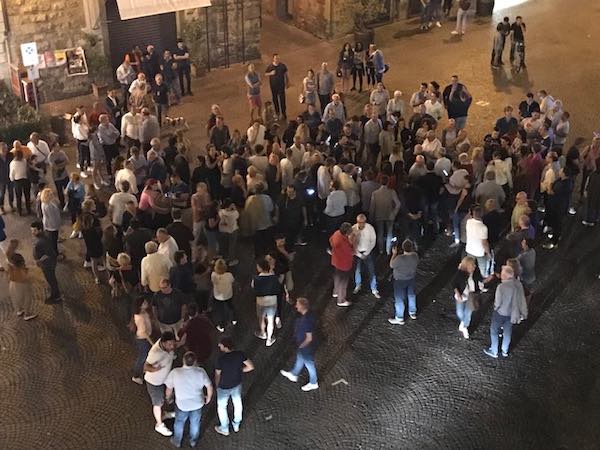 Brindisi, bandiere e balli in piazza per Roberta Tardani sindaco