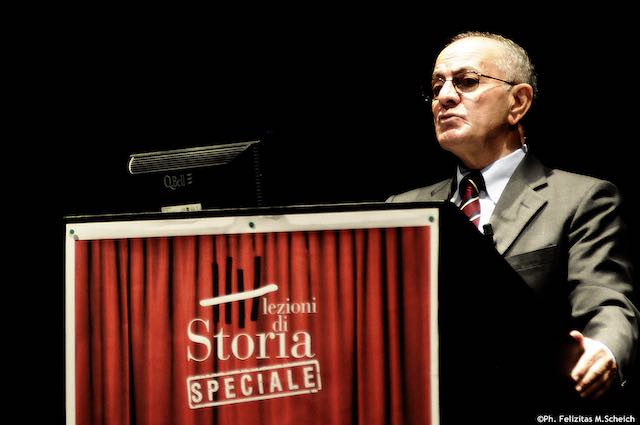 Con Emilio Gentile, il palcoscenico del Mancinelli diventa cattedra per "Lezioni di Storia"