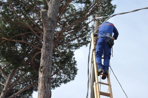 Arriva la fibra ottica. Via ai lavori per la digitalizzazione delle rete elettrica