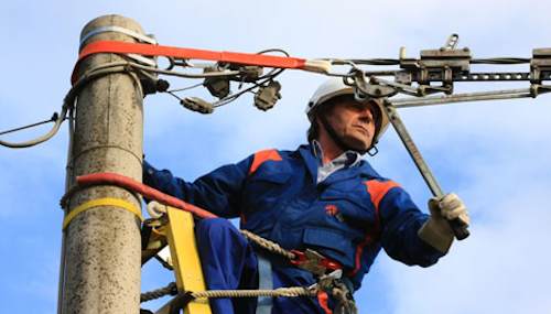 Enel effettua taglio piante e deramificazione nei pressi delle linee elettriche