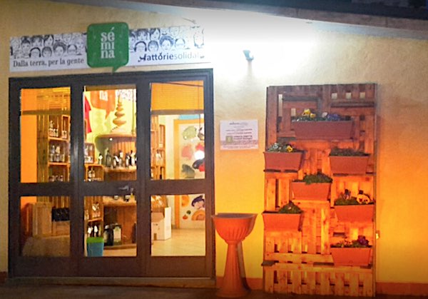 Una targa alla "Fattoria di Alice" in memoria della Maestra Teresa Blasi