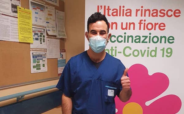 "Vaccini anche ai sanitari che operano in regime di libera professione o privato puro"