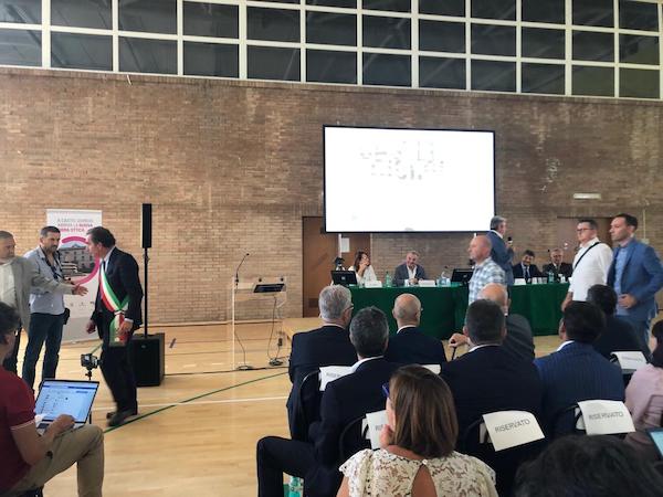 Garbini contro Mise abbandona evento fibra: "Regione con noi per ricorso al Tar"