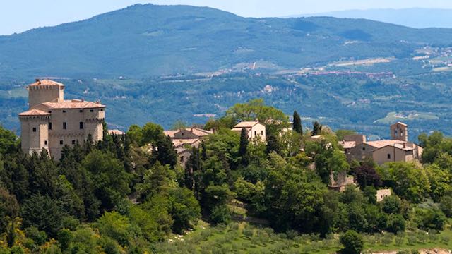 Ponte di Ognissanti al Castello di Fighine, tra relax e cucina stellata
