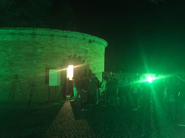 "Global Greening" al Pozzo di San Patrizio, tutti pazzi per il debutto in verde