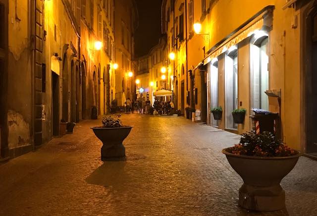 Orvieto e la vita notturna: due strade parallele