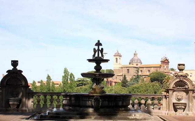 Passeggiata tra le lettere del centro storico, alla ri-scoperta della scrittura pubblica