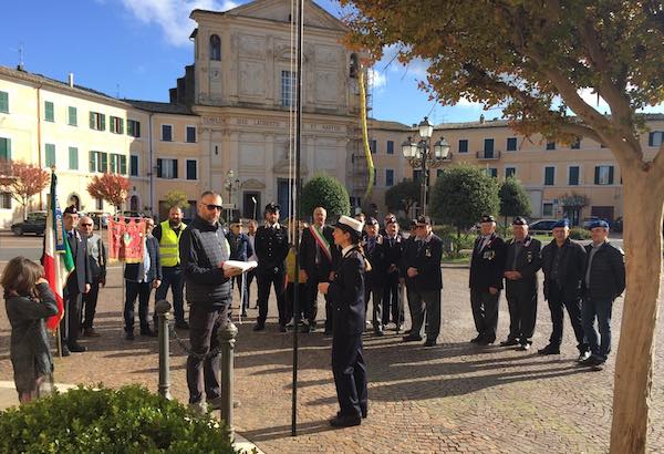 "Il giusto tributo a quanti sono caduti nella difesa della patria"