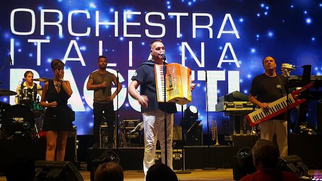 Foscoli e l'Orchestra Italiana Bagutti danno spettacolo, con il cuore ad Amatrice