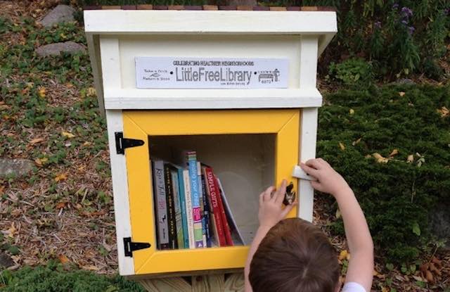 "Little Free Library" al Prato Giardino. Se l'arnia delle api si fa casetta per i libri
