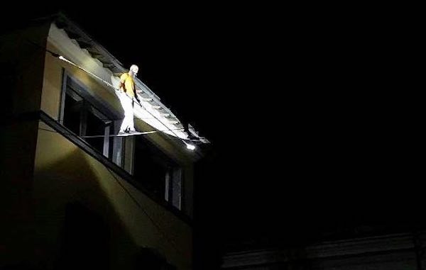 Accensione del ponte, acrobazie aeree e led walk per "La Notte delle Luci"