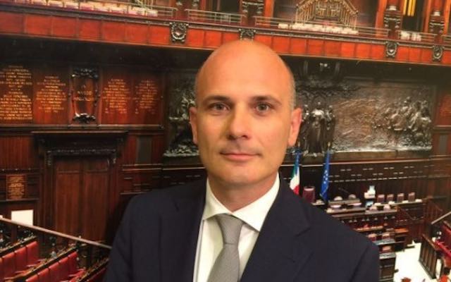 Giampiero Giulietti interroga il Governo sulla situazione dei dirigenti scolastici