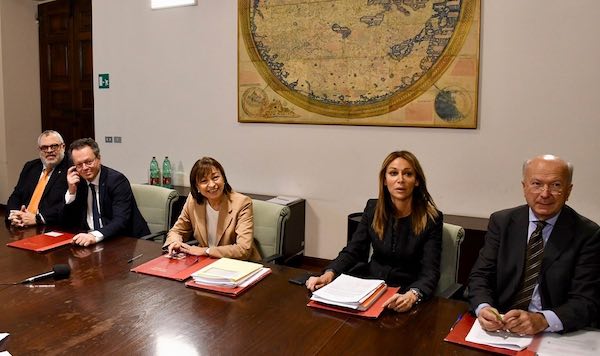 Insediata la nuova Giunta Regionale. Tesei: "C'è molto da lavorare"