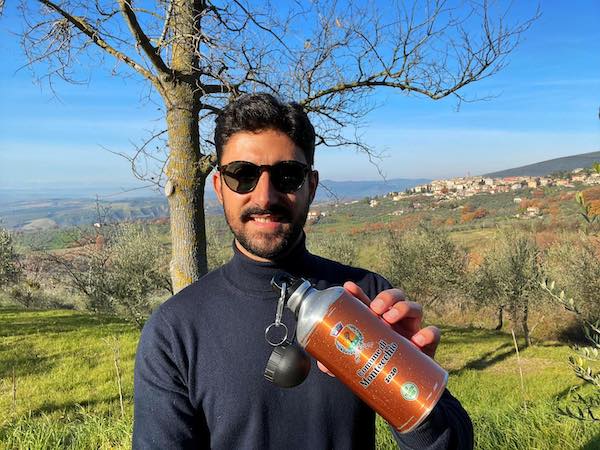 Il Comune di Montecchio dona ai più piccoli una borraccia con la frase di Pavese
