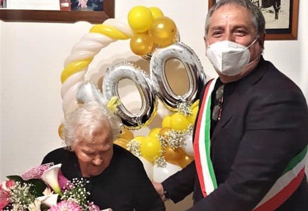 Veneranda Mari raggiunge il traguardo delle cento primavere