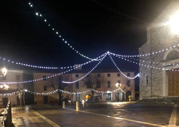 Luminarie, presepi e Babbo Natale confermati ma con norme anti Covid