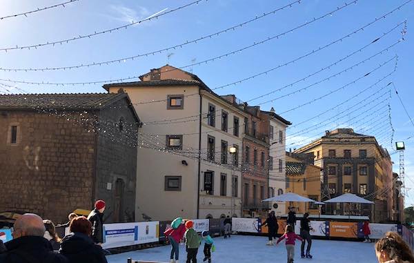"Ice Park Viterbo". La campionessa Chiara Censori inaugura la pista di pattinaggio
