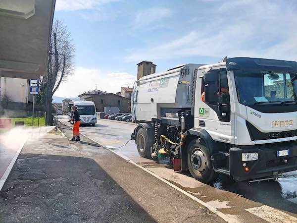Coronavirus, parte la disinfezione e l'igienizzazione delle strade