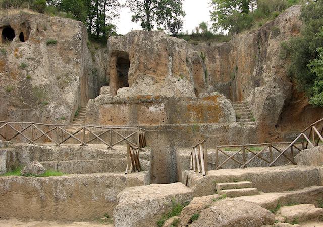 "Emozioni Etrusche al chiaro di luna" alla Necropoli di Sovana