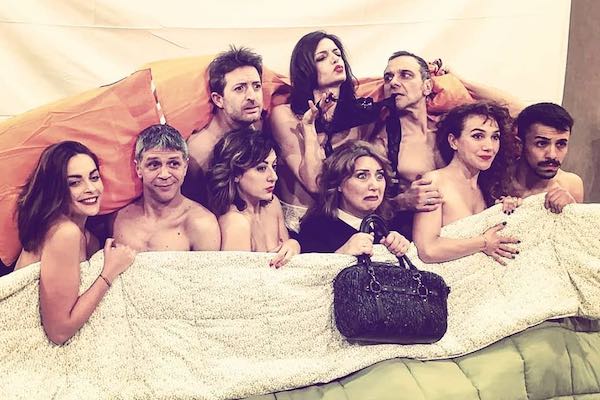 "Il Letto Ovale" al Teatro Bianconi. Fantasie proibite, trasgressione e tante risate