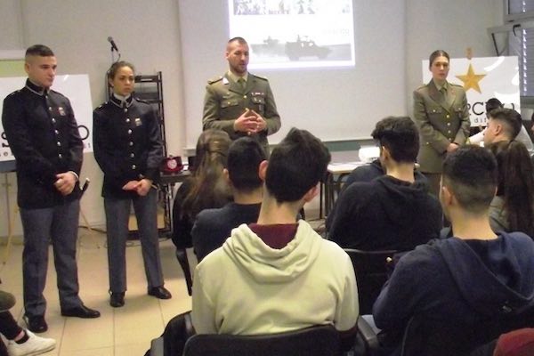 Infoteam della Scuola Sottufficiali dell'Esercito negli istituti "Orioli", "Savi" e "Da Vinci"