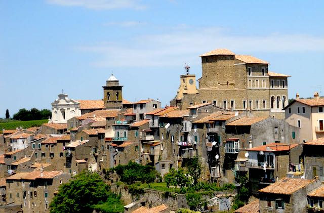 Alta Tuscia su "Bell'Italia". Tra Ischia di Castro, il Lago di Bolsena e Civita di Bagnoregio
