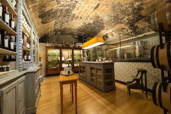 Nel Laboratorio de "L'Orvietan", dove si respira il profumo della storia