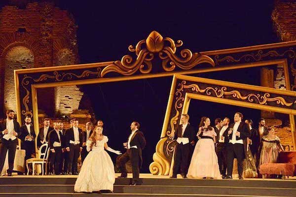 "La Traviata" di Verdi cala il sipario sulla Stagione Operistica
