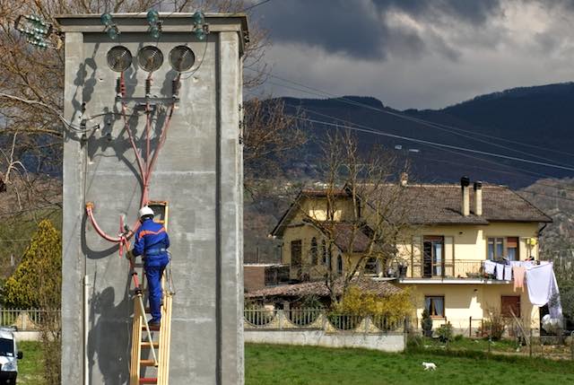 Enel attiva nuove linee elettriche interrate e rinnova cabine, più energia per il territorio