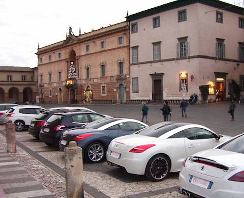 Il Club "Passione Peugeot" in visita a Orvieto, pensa di tenere qui il raduno nazionale delle "leonesse"