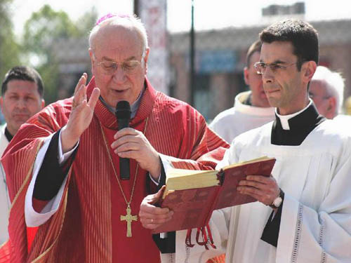 Il Vescovo di Viterbo, Lino Fumagalli: "Prego per le famiglie"
