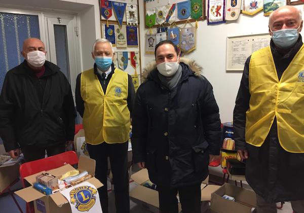 Lions Club, consegnata la prima tranche delle derrate alimentari raccolte