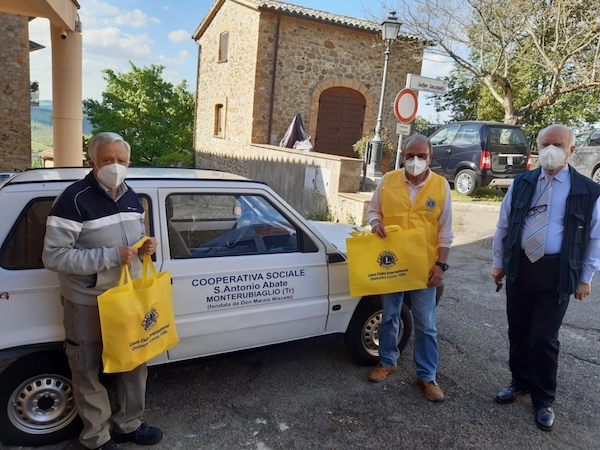 Il Lions Club dona 380 chili di generi alimentari al "San Domenico Savio" di Monterubiaglio