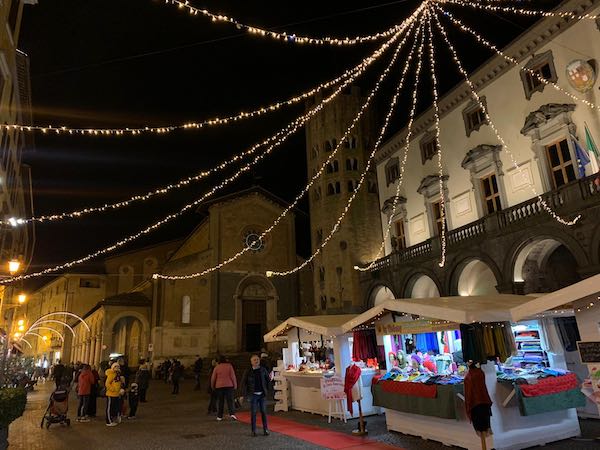 Con le luminarie si accende la terza edizione di "A Natale regalati Orvieto"