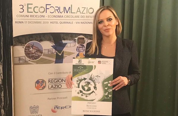 Il Comune accetta la sfida del "Plastic Free Challenge". C'è l'incontro pubblico