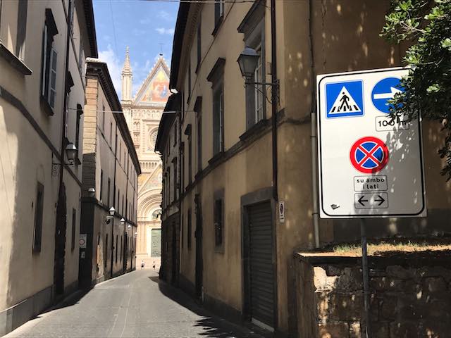 Insediamento del nuovo vescovo. La disciplina della circolazione delle auto