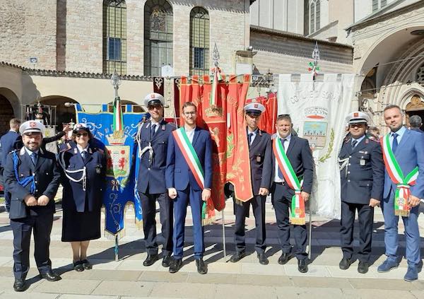 Olio lampada votiva ad Assisi. "Un onore essere qui per San Francesco"