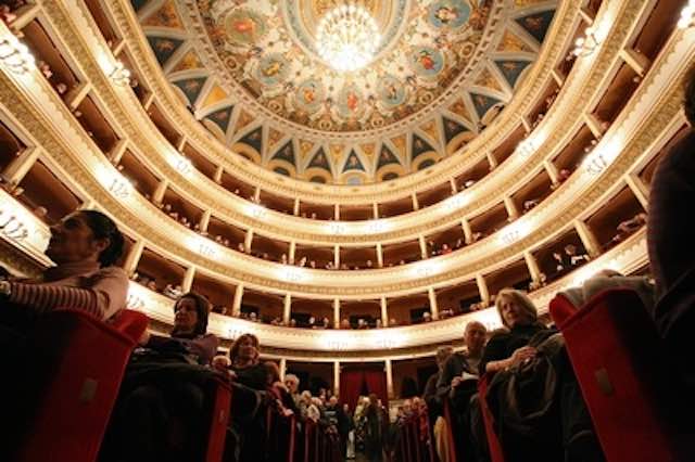 "La cultura non si mette a(l) bando". Serata di festa, protesta e proposta al Mancinelli