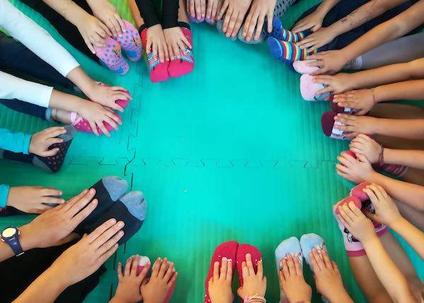 "Lasciateli cantare". A scuola di musica e speranza con "Gli Aquiloni"