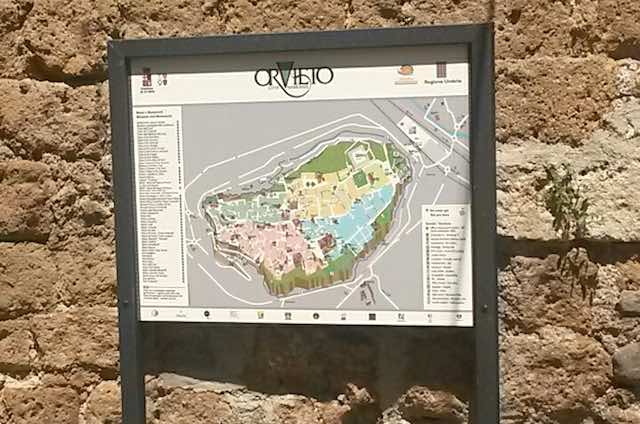 Nuova segnaletica turistica pedonale nel centro storico, installate le mappe