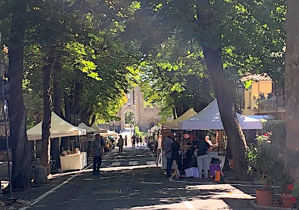 "Indietro nel tempo". Mercatino di antiquariato, collezionismo, rigatteria, modernariato e artigianato
