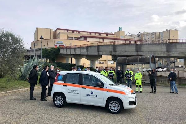 Consegnato il mezzo per il trasporto di sangue donato dall'Associazione Covid-19