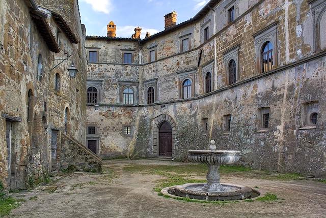 Visita al Castello di Montecalvello per la festa della Madonna dell'Aiuto
